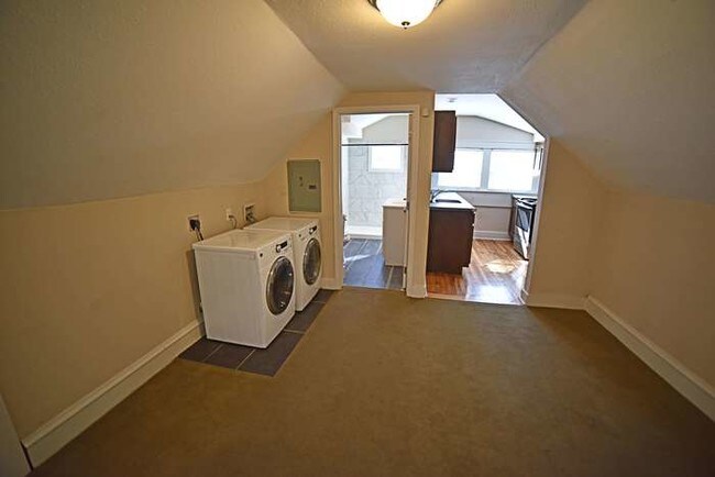 1201 Brush Creek Blvd Unit 03 Kansas City Mo 64110 Apartment For Primary Photo 1201 Brush Creek Blvd