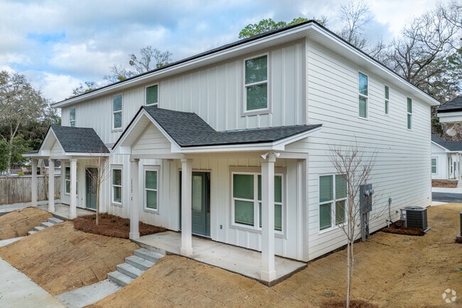Townhome Exterior - Vine Betton