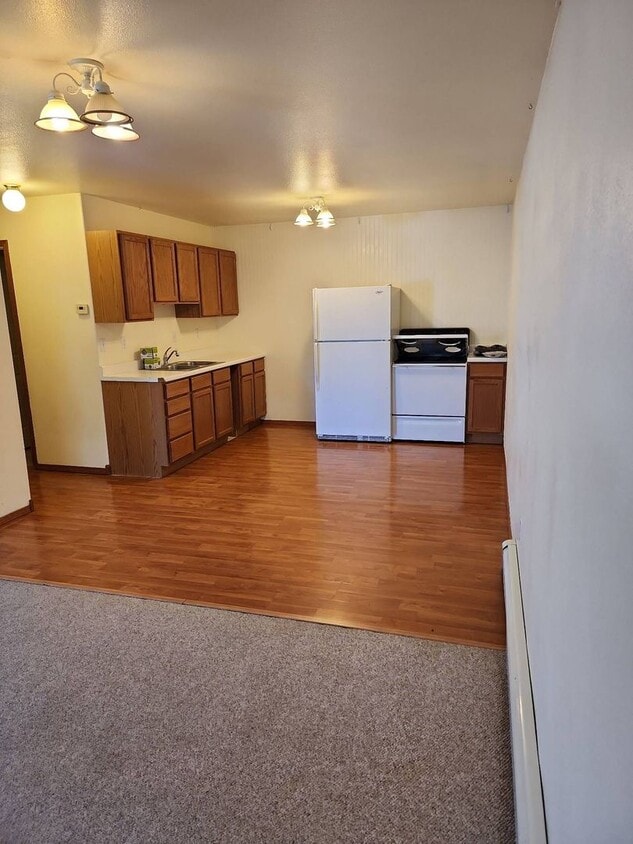 Primary Photo - 2 N 7th Ave E