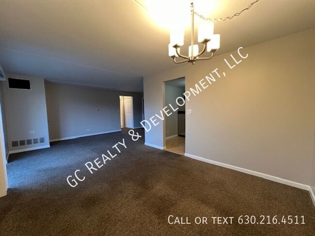 Building Photo - ***COUNTY LANE PARK / TENANT PAYS ONLY ELE...