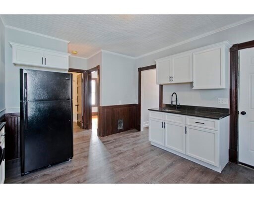 Building Photo - 160 Walnut St