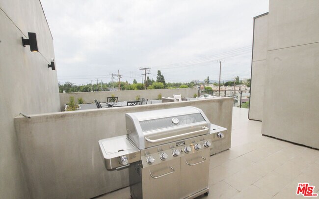 Foto del edificio - 13713 Oxnard St