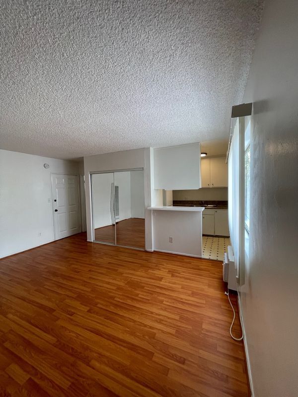 Foto del edificio - 1260 Beachwood Dr