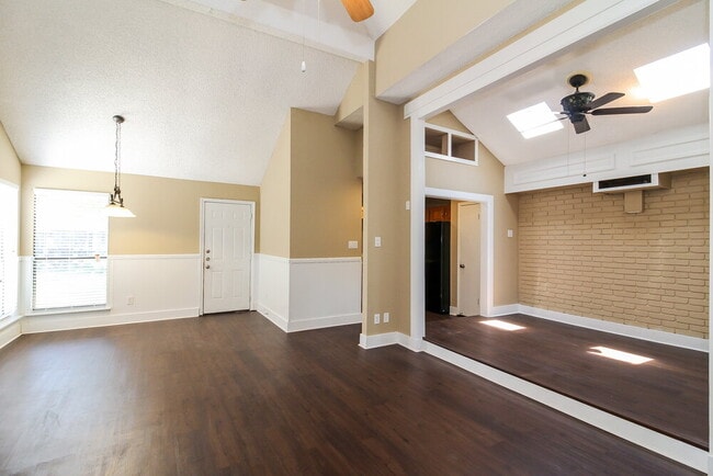 Building Photo - 1141 Paintbrush St