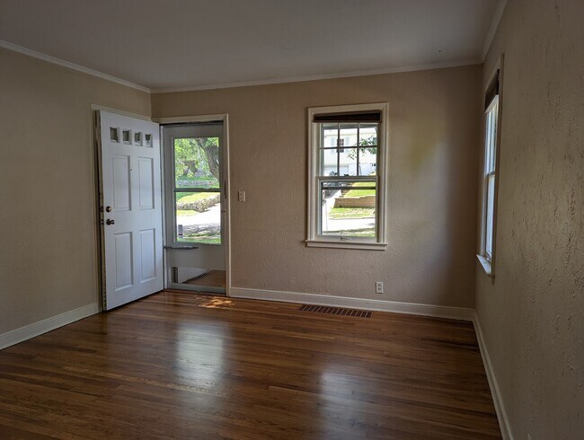 Building Photo - 1347 S 52 ave