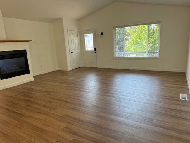 Building Photo - MOVE IN SPECIAL $500 OFF FIRST MONTHS RENT...