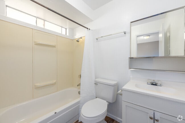 1BR, 1BA - 500SF - Bathroom - Olive Properties