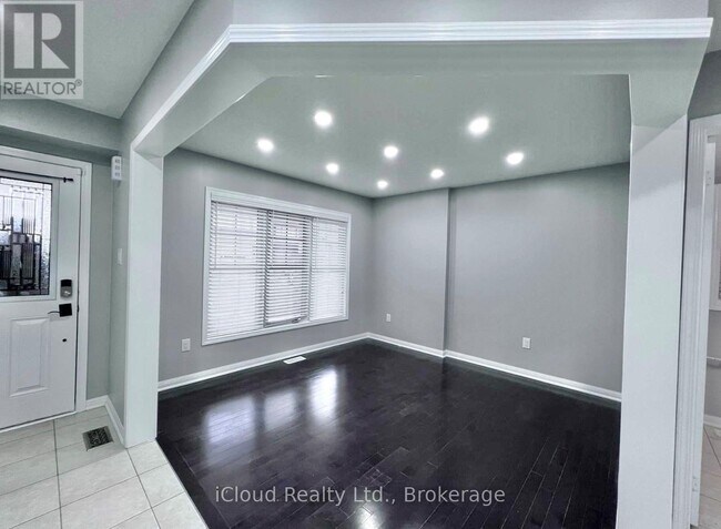 Building Photo - 450 Pozbou Cres