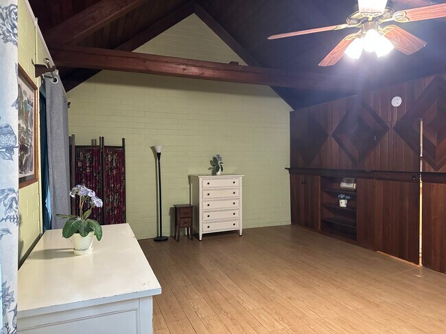 Building Photo - 325A Valle Vista Ave