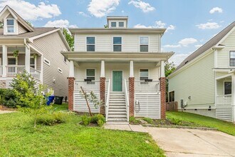 Building Photo - 117 Dunstan Ave