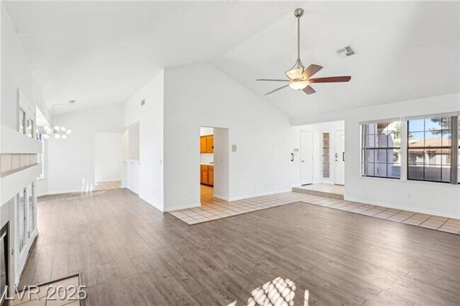 Foto del edificio - SPACIOUS 3BEDROOM SINGLE STORY TOWNHOME IN...
