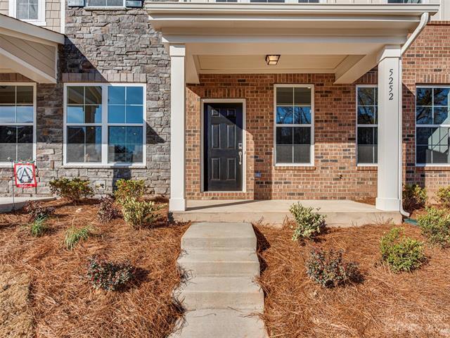 Building Photo - 5252 Kinsbridge Dr