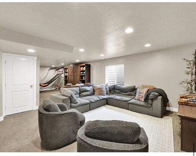 Foto del edificio - 2681 E Clarkstone Dr