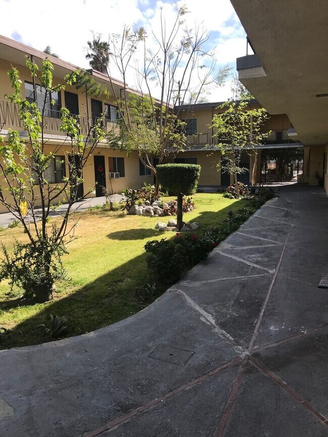 Foto del edificio - Renovated Studio Apartment for Lease in Va...