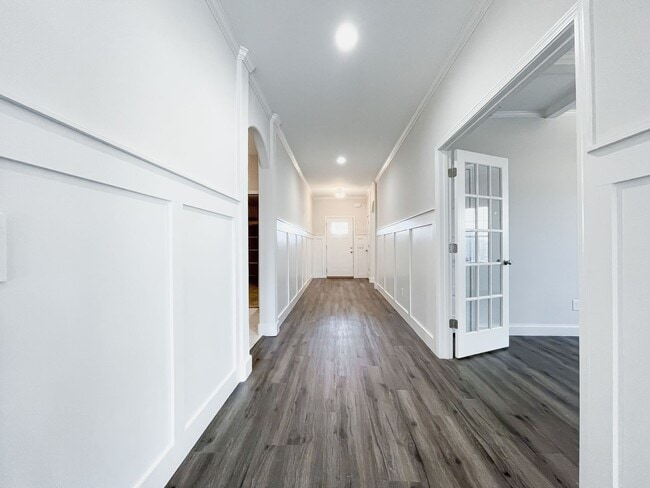 Foto del edificio - 8010 Barton Dr