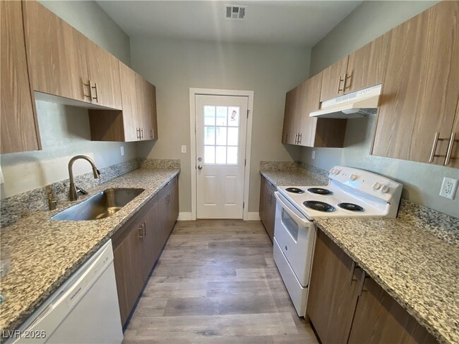 Foto del edificio - 1390 Ogallala St