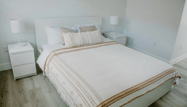Foto del edificio - Fully Furnished Studio Apartment!