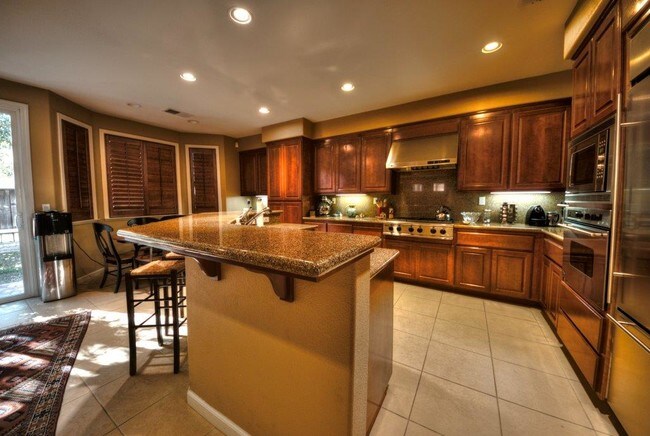 Building Photo - Elegant 4 Bedroom 4 Bath home in Palmia!
