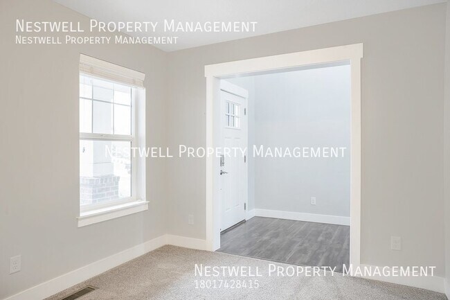 Foto del edificio - Custom-Built Dream Home with Stunning View...