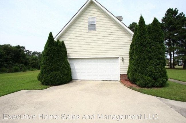 Building Photo - 4 br, 2.5 bath House - 216 Lane Tree