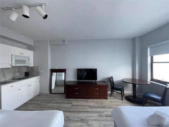 Building Photo - 6345 Collins Ave