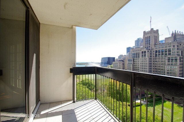 Foto del edificio - 222 E Pearson St