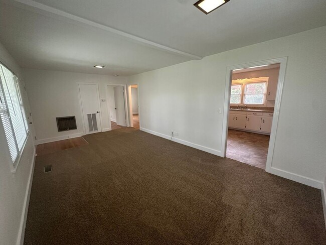 Building Photo - 106 Rushwood Dr