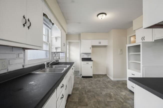 Building Photo - 4 Bed 13 Minutes From Downtown!