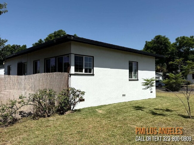 Foto del edificio - 928 E 102nd St
