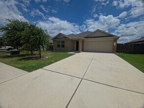 Building Photo - 746 Carol Dr