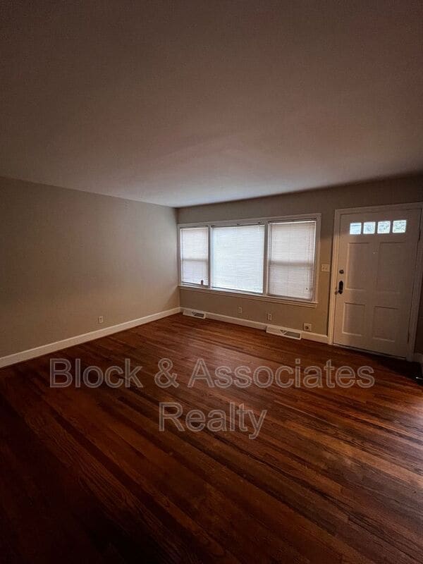 Foto del edificio - 1034 E Lexington Ave