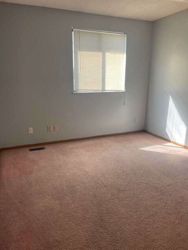 Building Photo - 1445 Stonewell Ct
