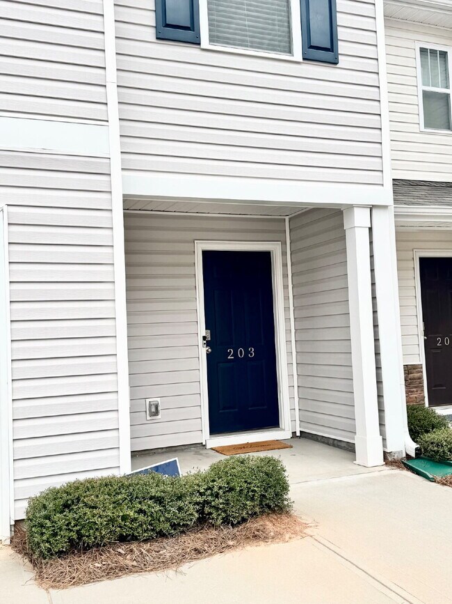 Foto del edificio - Seneca townhome - Price Just Reduced!