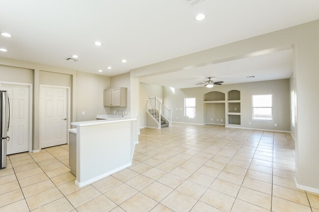 Building Photo - 4536 W Cottontail Rd