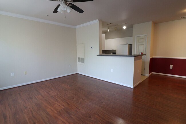 Building Photo - Rare 2BR 2BA 2 Level Condo With Garage