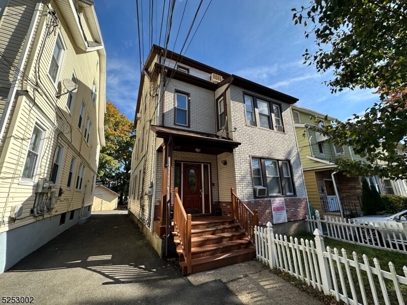 Primary Photo - 139 Willowdale Ave