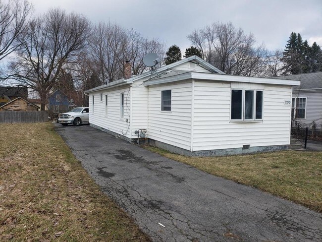 Building Photo - 230 7th North St