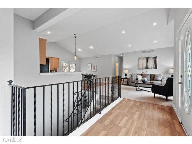Building Photo - 5 br, 3 bath House - 8041 E River Rd
