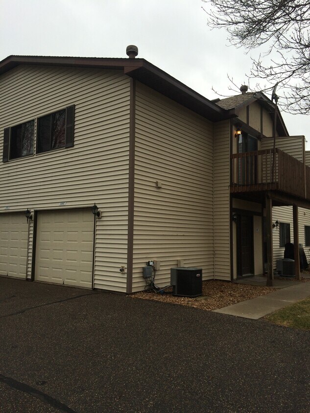 5997 Dellwood Ave, Shoreview, MN 55126 Townhome Rentals in Shoreview
