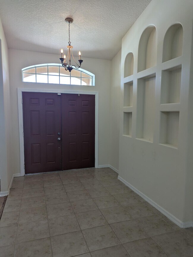 Building Photo - 411 SW Vista Lake Dr