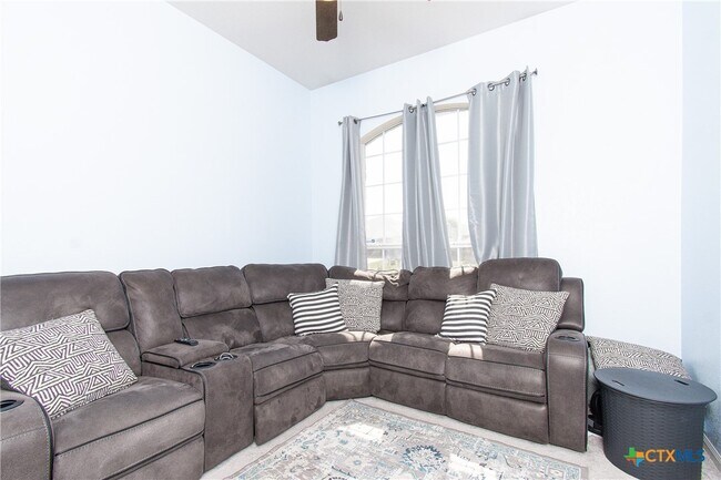 Foto del edificio - 211 Sims Ridge Dr
