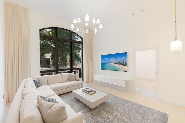 Building Photo - 701 S Olive Ave