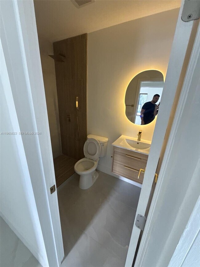 Foto del edificio - 2923 NW 16th Ave