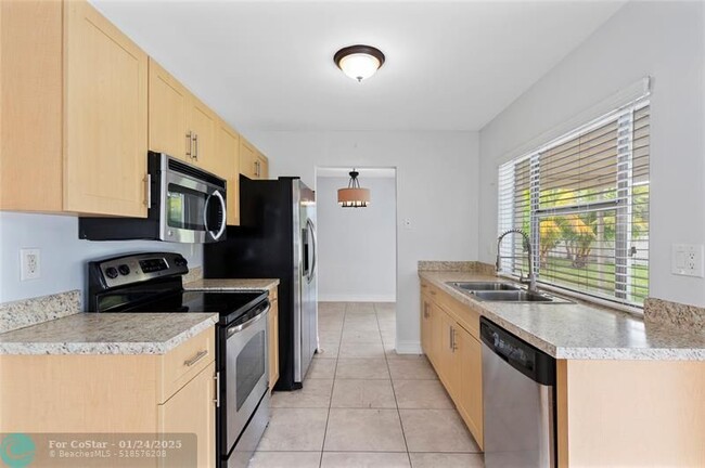 Foto del edificio - 6500 NW 57th Ct