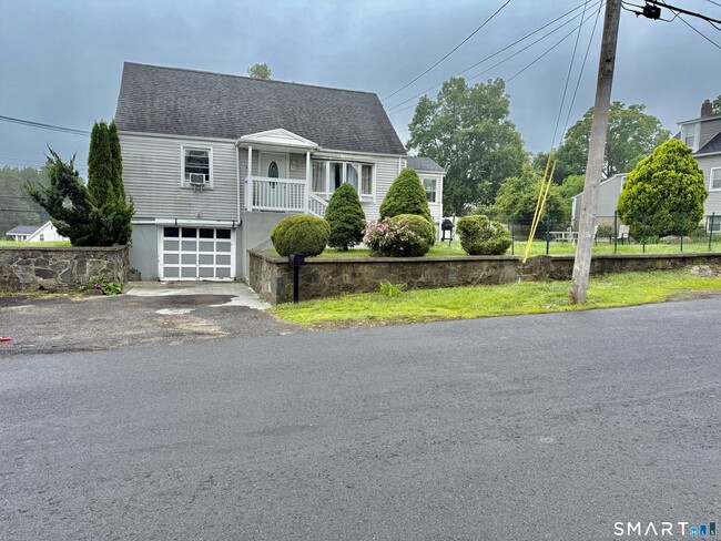 Building Photo - 15 Edwards St