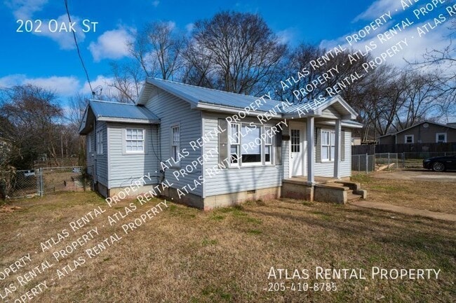 Building Photo - 202 Oak St