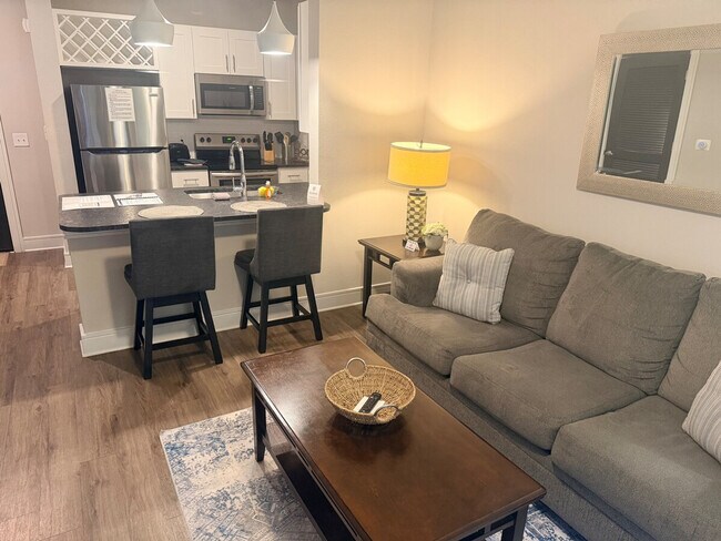 Foto del edificio - 3000 Cypress Lk Rd