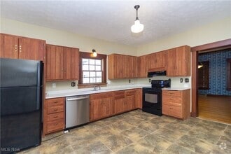 Building Photo - 559 Wadsworth Rd