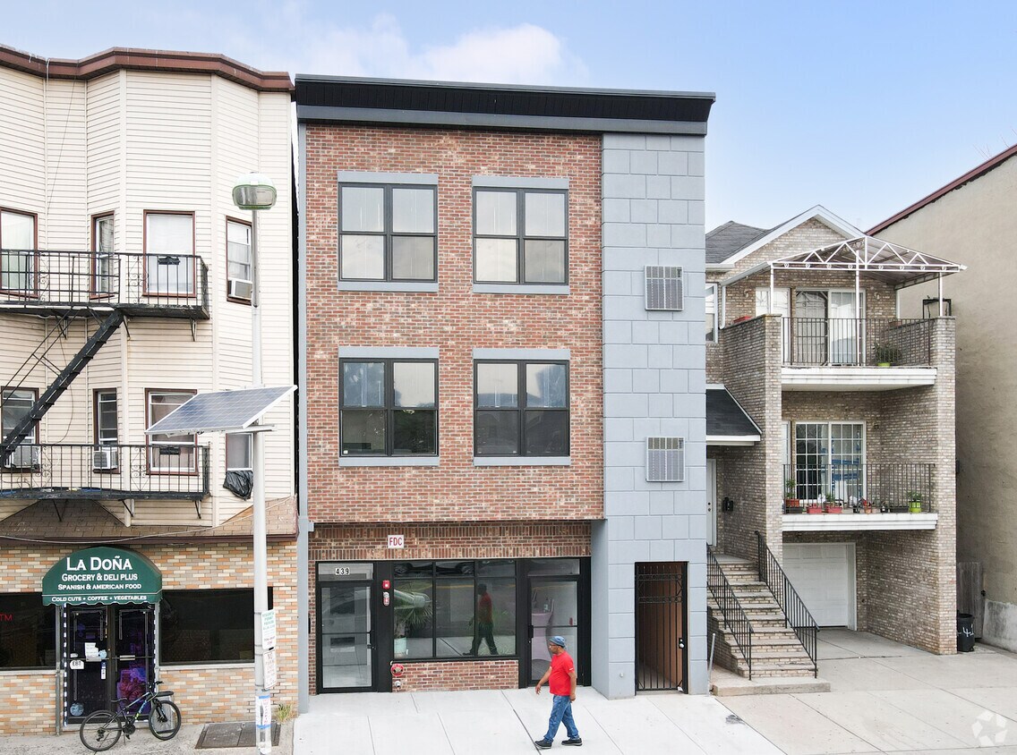 Building Photo - 439 Avenue C