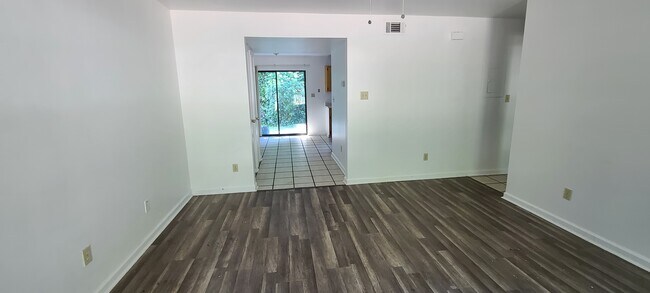 Building Photo - 2555 Chateau Ln